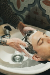 Coupe homme moderne réalisée chez Jack’s Barber Shop