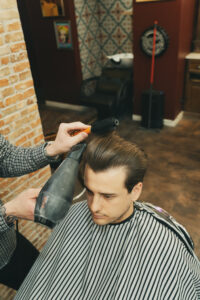 Dégradé américain homme réalisé par un barber professionnel